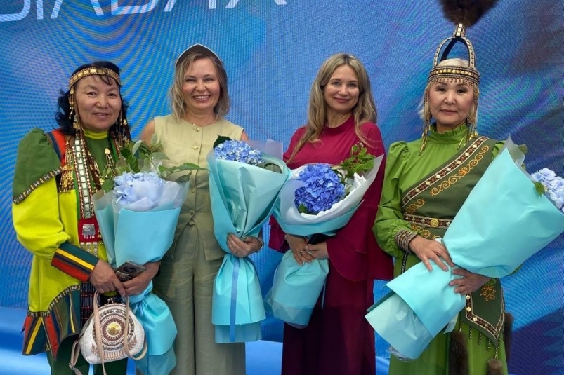 Команда "Якутия с тобой" представила национальный костюм и делилась опытом пошива адаптивной одежды Из личного архива волонтёра