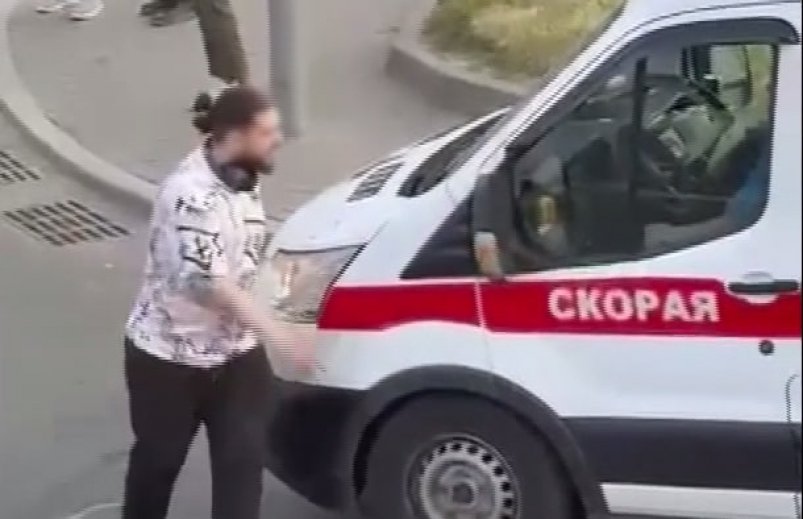 Пьяный дебошир напал на врачей скорой помощи в центре Москвы Телеграмм-канал Ирины Волк