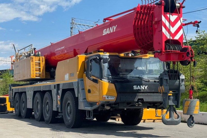 Вседорожный автокран PALFINGER SANY с телескопической стрелой на 75,5 метров предоставлено пресс-службой ДТУ