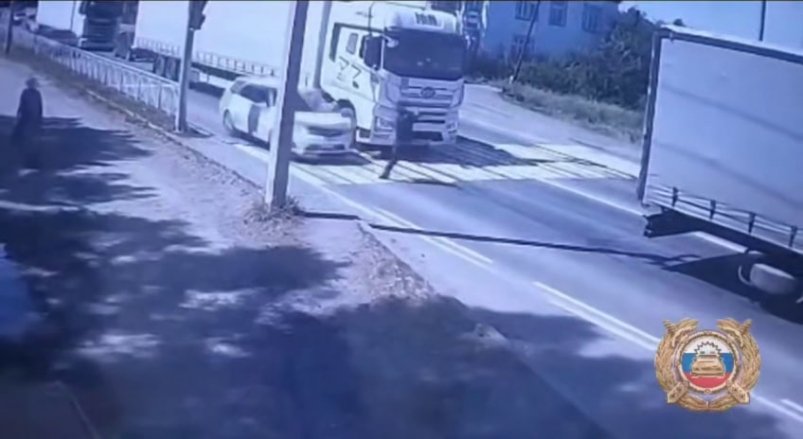Автомобилист сбил перебегающего на "красный" пешехода в Тулуне Пресс-служба ГУ МВД по Иркутской области