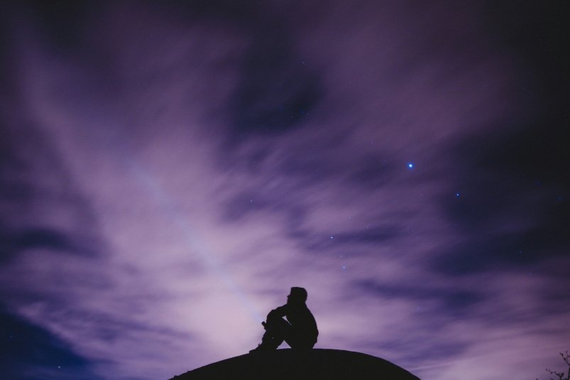 Человек и небо unsplash.com