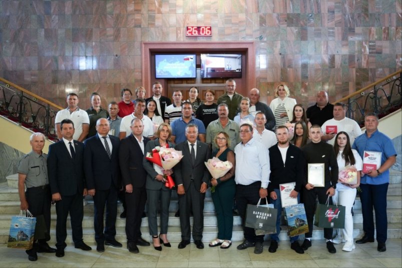 Жителям Усольского района, отбивавшим атаку БПЛА, вручили нагрудные знаки Тг-канал (18+) губернатора региона