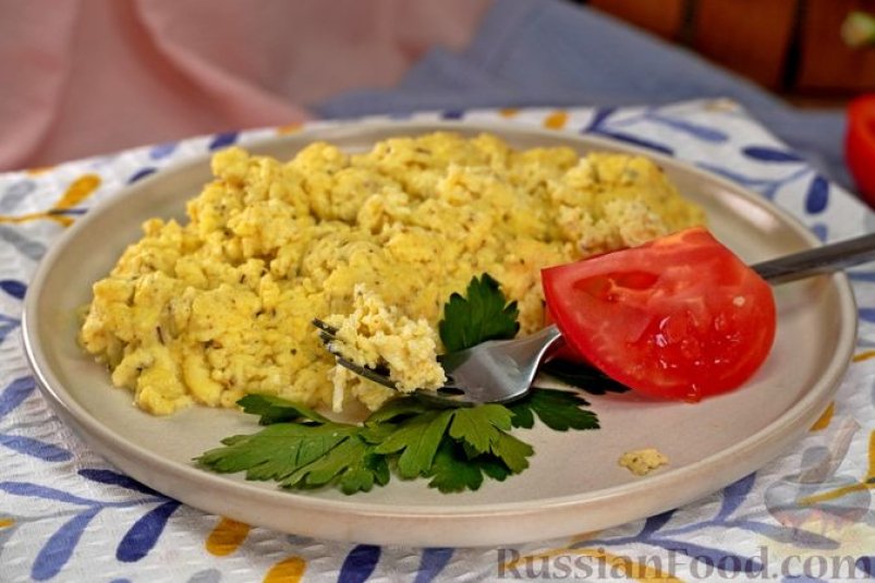 Яичница-скрамбл со сметаной и сыром: вкусное начало дня russianfood.com