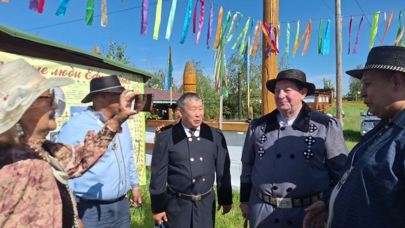 Экс-глава Якутска и Архангельской области побывал на тюсюлгэ Верхоянского района с сыновьями ИА YakutiaMedia