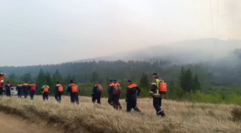 Тушение пожара кадр из видео