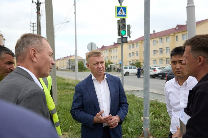 Сергей Надсадин оценил ход работ по благоустройству дворов и дорог в Дальнем пресс-служба администрации Южно-Сахалинска