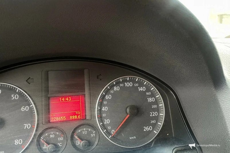Почему не нужно глушить двигатель сразу после остановки автомобиля - в жару ИА SevastopolMedia