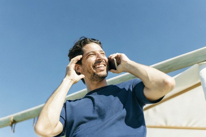 T2 отказалась от IVR и перевела звонки на интерактивного ассистента на базе ИИ Нейросеть recraft (18+)