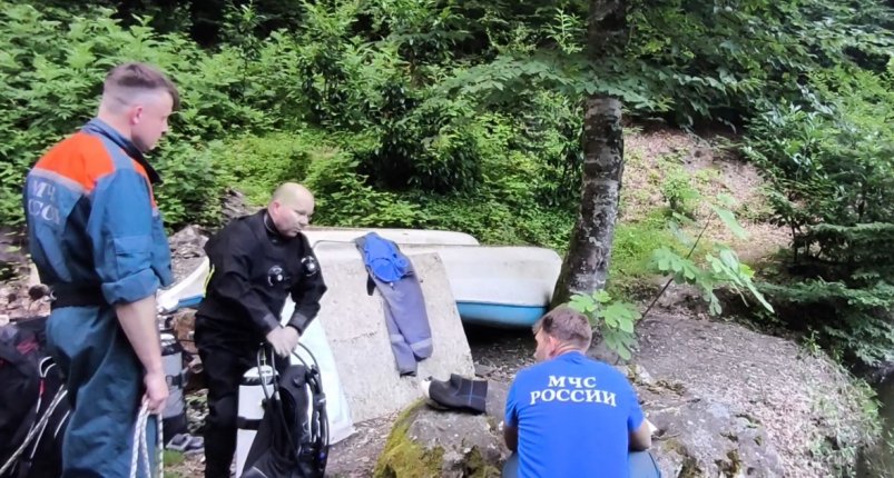 Турист из Приангарья утонул в озере на базе отдыха в Сочи Пресс-служба ЮРСПО МЧС России