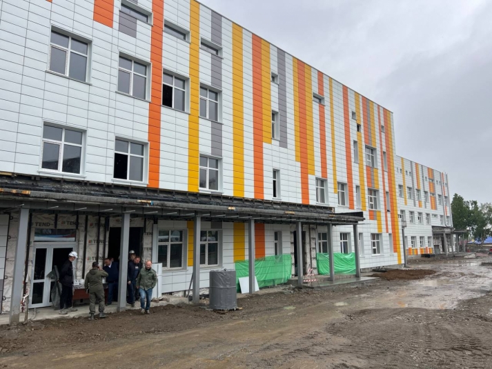 Владимир Солодов проверил ход строительства нового корпуса школы №1 в городе Елизово Официальный сайт Камчатского края