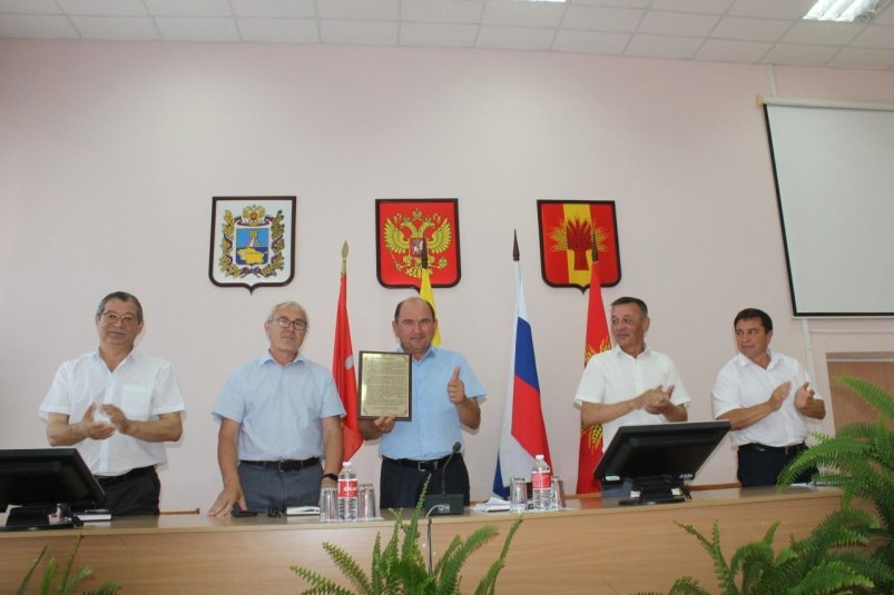 Геннадий Ефимов (в центре) Администрация Туркменского округа