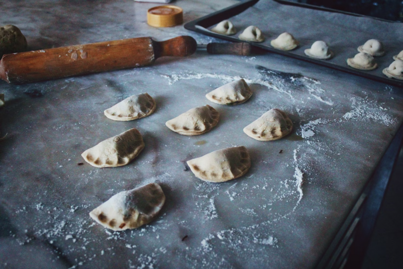 Самое простое, но самое вкусное: вареники с картофелем и грибами, которые вас покорят Vita Marija Murenaite/unsplash