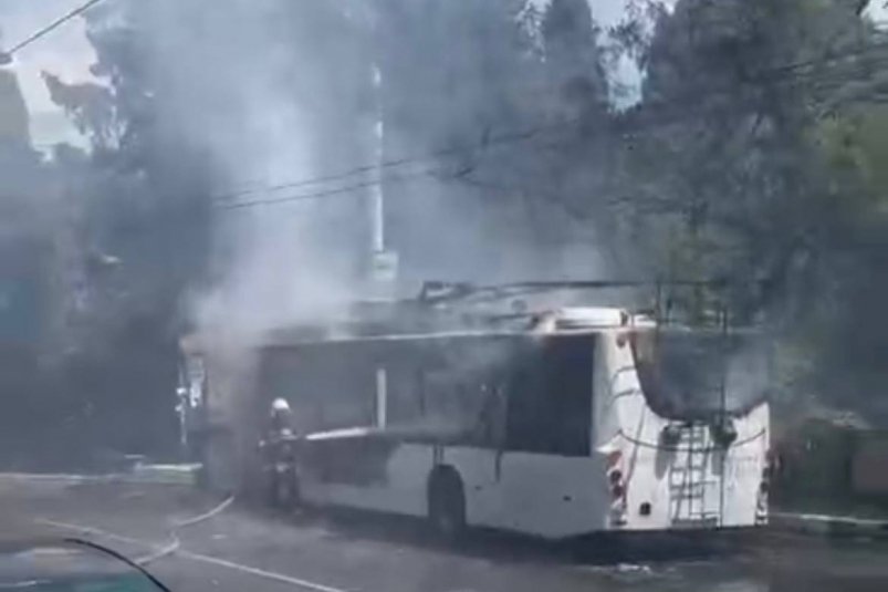 В Ялте загорелся троллейбус Прокуратура Крыма