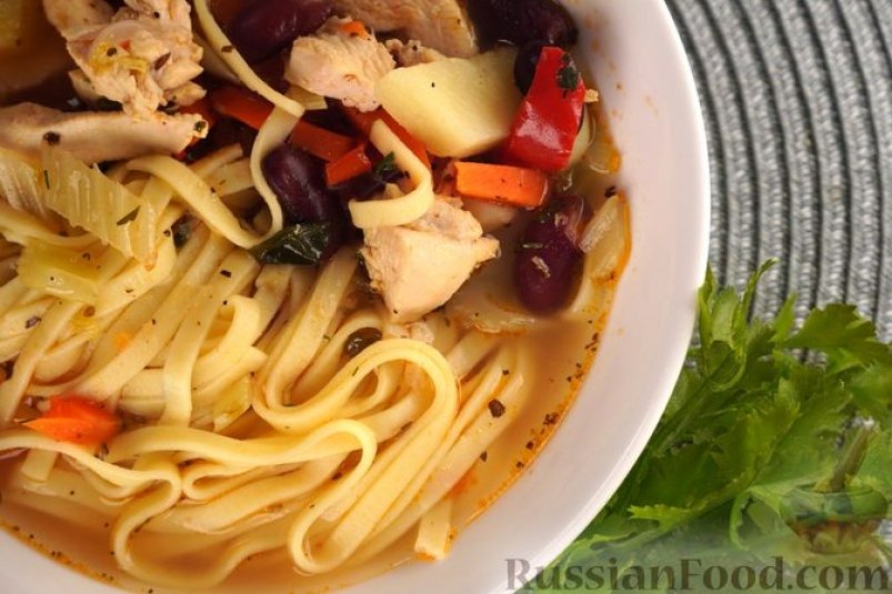 Восточный акцент: наваристый суп-лагман с курицей и фасолью russianfood.com (18+)