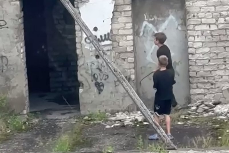 Родителей любопытных школьников привлекут к административной ответственности скриншот видео - телегам канал "Мелюков С.Ю." (18+)
