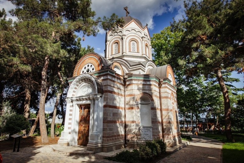 Храм-часовня на набережной в Алуште Соцсети Крымской митрополии