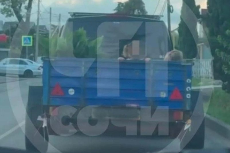 Полиция ищет водителя, перевозившего в Сочи детей в прицепе t.me/chp_sochi