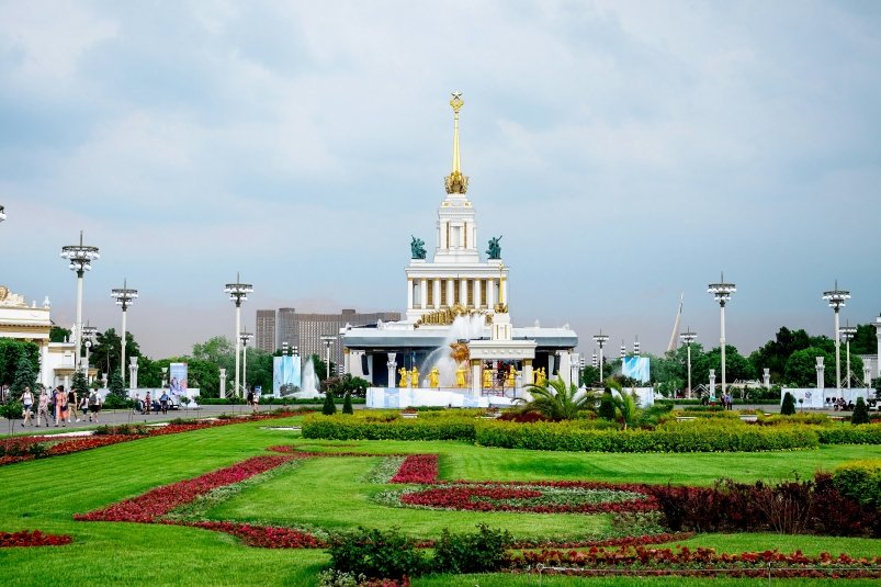 ВДНХ, Москва unsplash.com / Artem Beliaikin