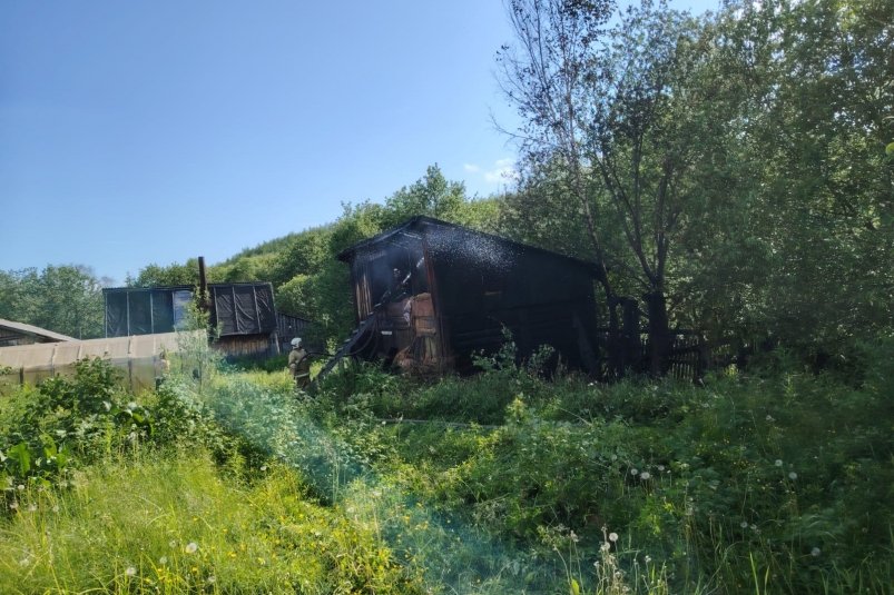 В селе Первомайск Смирныховского района потушили частную постройку пресс-служба областного казённого учреждения "Пожарно-спасательная служба Сахалинской области