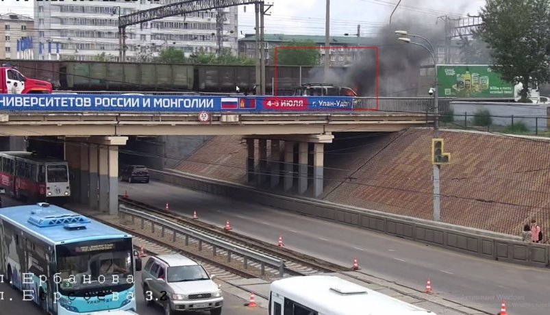 На путепроводе загорелся микроавтобус Комитет по транспорту г. Улан-Удэ