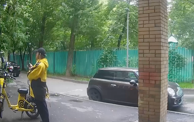 Наркокурьера под видом доставщика еды задержали в Москве Пресс-служба МВД России
