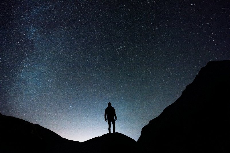 Звезды, звездное небо, человек unsplash.com