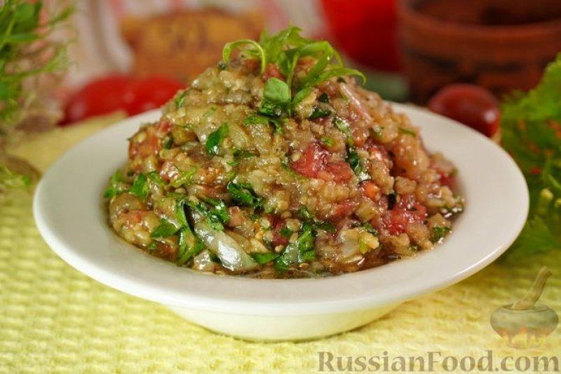 Баклажанная икра, как у бабушки: ароматная летняя закуска russianfood.com (18+)