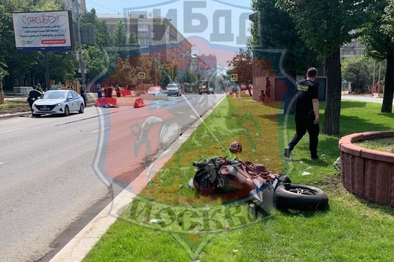 Мотоциклист насмерть сбил девушку-пешехода в Москве Пресс-служба Госавтоинспекции Москвы