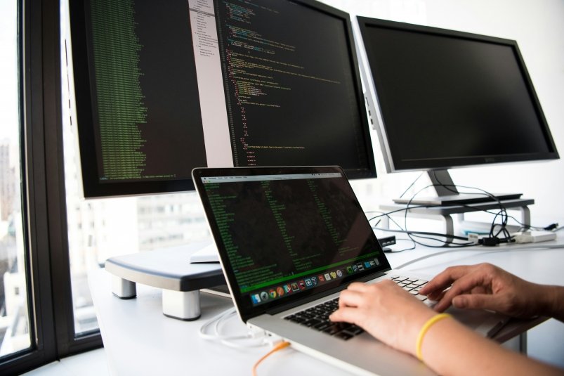IT, компьютеры, ноутбук unsplash.com