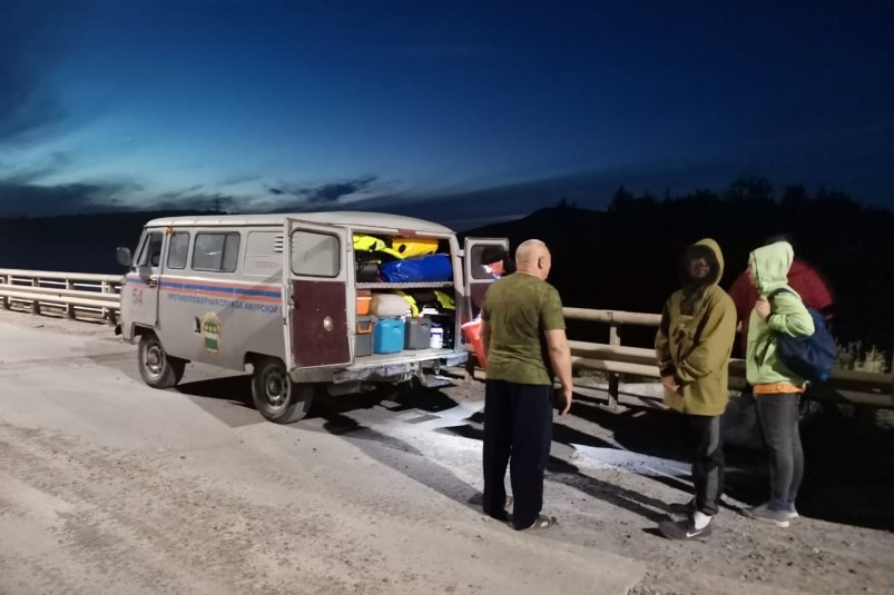 На помощь путешественникам пришли спасатели из Февральска Амурский центр ГЗ и ПБ