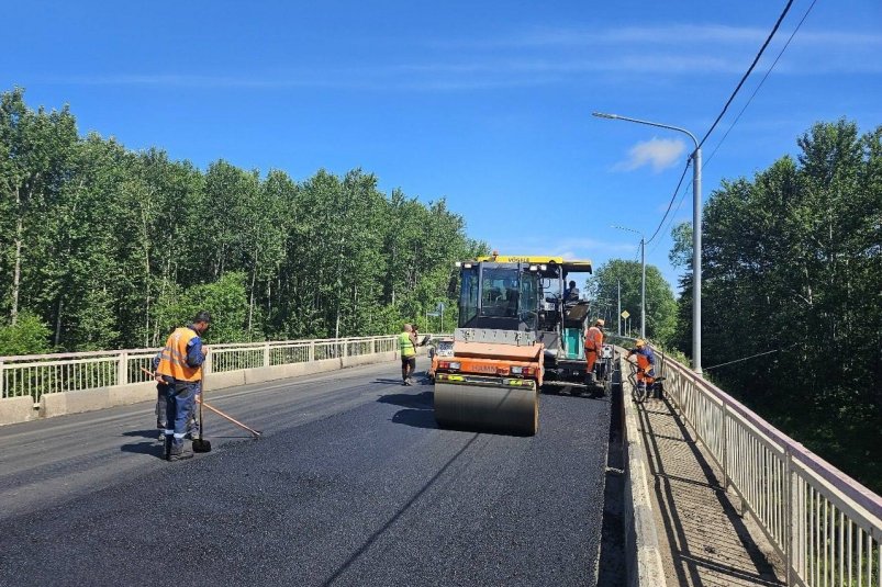Дорожное покрытие заменили на двух мостах через реки в Смирныховском районе пресс-служба министерства транспорта и дорожного хозяйства Сахалинской области