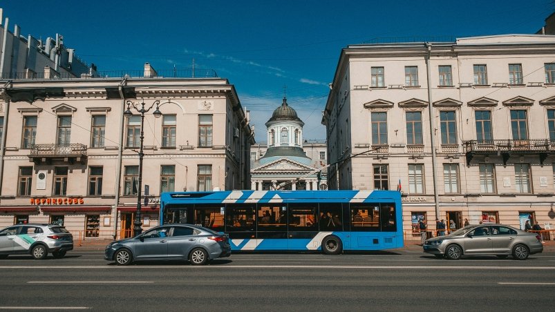 Автобус, дорога, машины, Москва unsplash.com