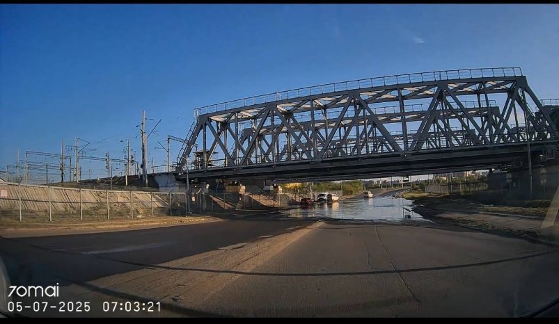 Вода под мостом на Лазо тг-канал (18+) "Дорожная обстановка. Чита"