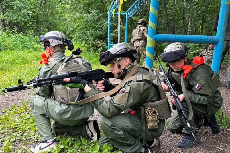 Курсанты камчатского Центра "ВОИН" успешно завершили смену игрой "Зарница" Официальный сайт Камчатского края