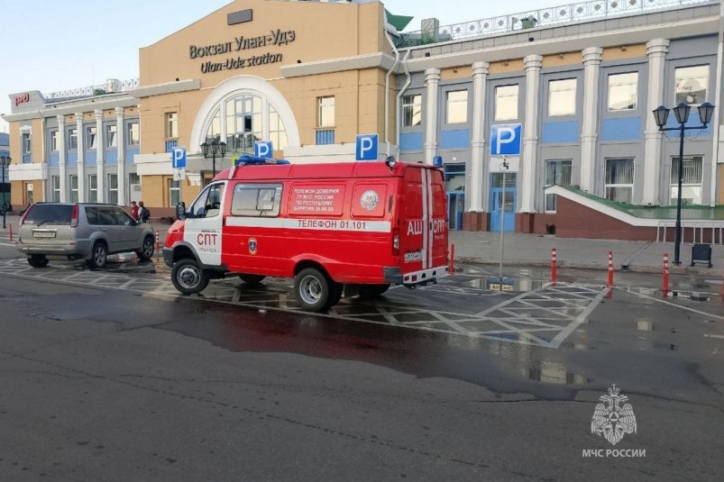 Ж/д вокзал Улан-Удэ во время пожара МЧС Бурятии