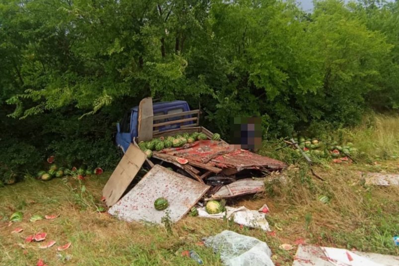 Грузовик с арбузами попал в аварию на Ставрополье пресс-служба Госавтоинспекции Ставрополья