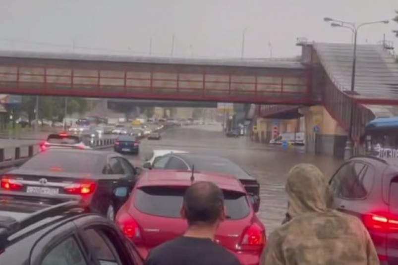 Дмитровское шоссе в Москве полностью затоплено, движение перекрыто Телеграмм-канал "Новости Москвы" (18+)