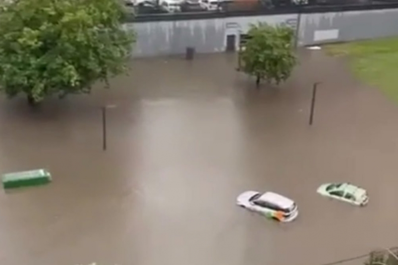 Машины по крышу в воде: север Москвы затоплен после ливня Телеграмм-Канал RT