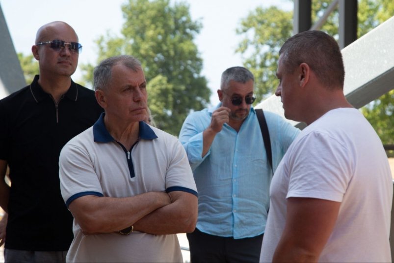 Владимир Константинов (второй слева) Соцсети главы Госсовета РК Владимира Константинова