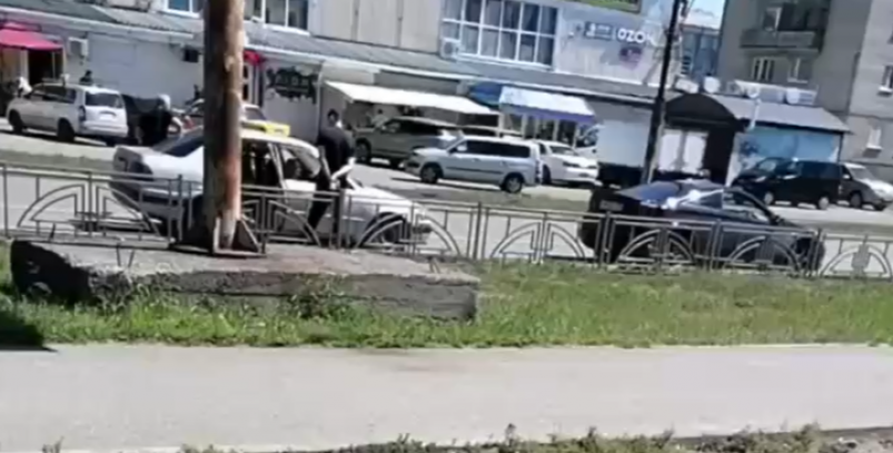 Две легковушки и автобус столкнулись в Ангарске тг-канал (18+) "Родной Ангарск ЖИЗНЬ"