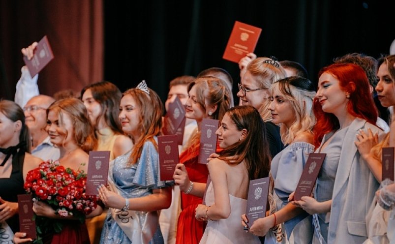 Более 1000 студентов стали выпускниками Сочинского государственного университета Пресс-служба ФГБОУ ВО "Сочинский государственный университет"