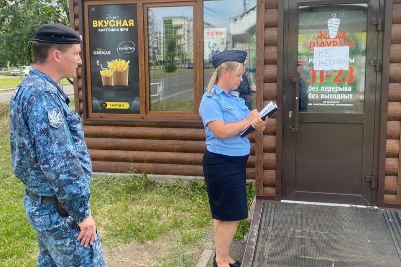 Грязь, жир и насекомые: в Братском районе кафе не выдержало санитарную проверку Пресс-служба ГУФССП России по Иркутской области