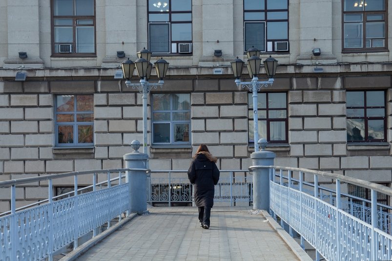 ДВИУ РАНХиГС при Президенте РФ, Дальневосточный институт управления РАНХиГС, Президентская академия, Хабаровск, институт, высшее учебное заведение, кадры, студент, пешеход, переход Юлия Матреницкая, ИА AmurMedia.ru
