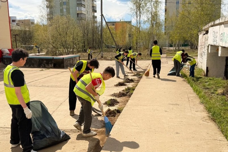 Более 1,6 тысячи подростков трудоустроены в Якутии этим летом сайт главы и правительства РС (Я)