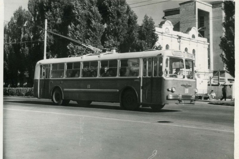 Первый троллейбус в Ставрополе. Июль 1964 года Л. Махонский
