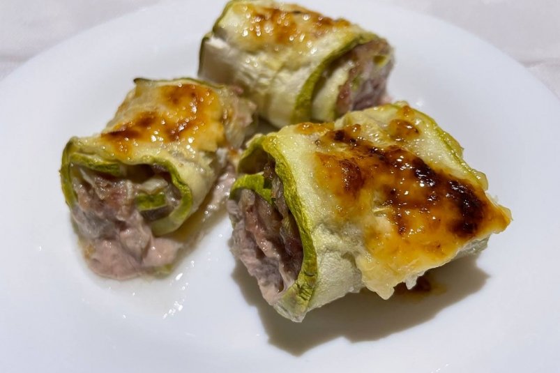 Нежные рулетики из кабачка и фарша: мало калорий, много вкуса и пользы для стройности ИА NovostiRostov