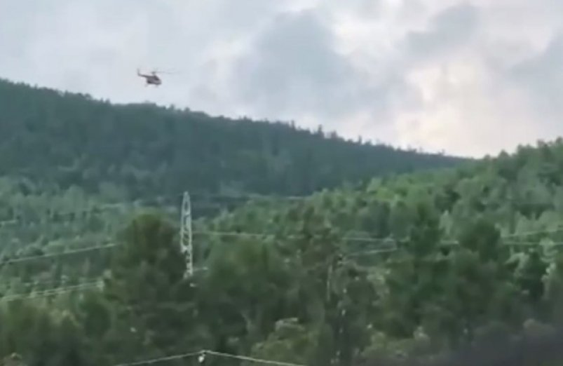 Спасатели над местом крушения Скриншот видео из соцсетей