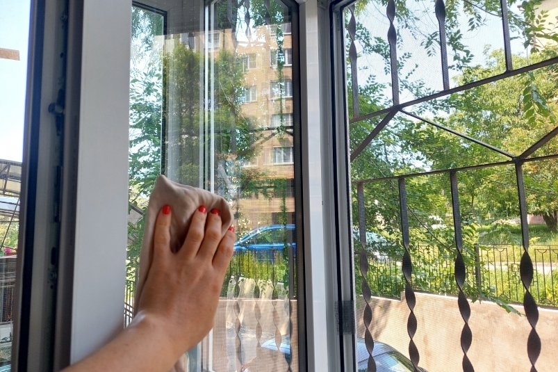 Одна чайная ложка — и окна не трогаю до глубокой осени: копеечный трюк для ленивых Дарья Шерстюкова, ИА SevastopolMedia