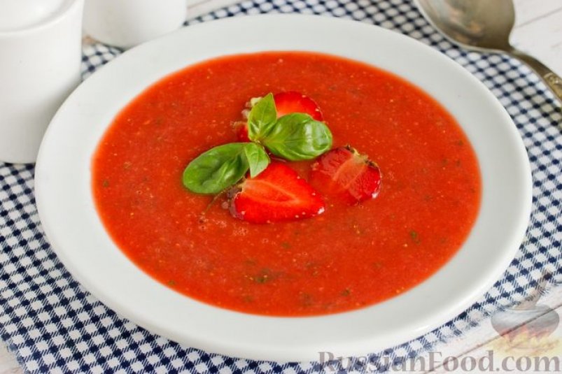 Пикантный гаспачо с клубникой russianfood.com