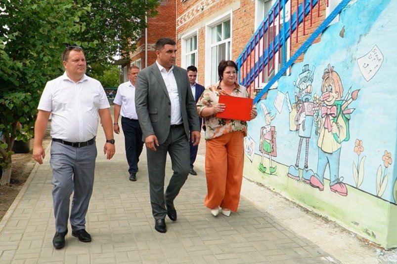 Замгубернатора Дона проинспектировал соцобъекты и встретился с жителями Пресс-служба правительства Ростовской области